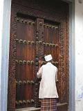 TANZANIA - Zanzibar Stone Town - Portoni di legno intarsiati - 1